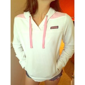 Vineyard Vines hooded pullover. Pink and white 💟