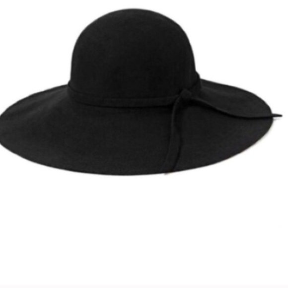 Black floppy hat