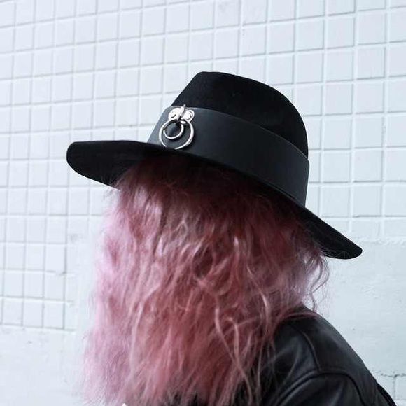 UNIF VAULT HAT ✨