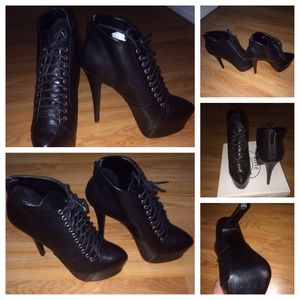 ✔️♥️ STEVE MADDEN SECRETVE BOOTIES BKACK SIZE 81/2