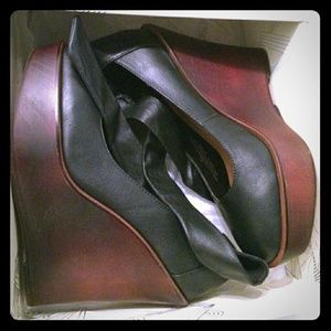 Reduced✔ Kimchi Blue sz 8 Wedge Heels Leather/Wood