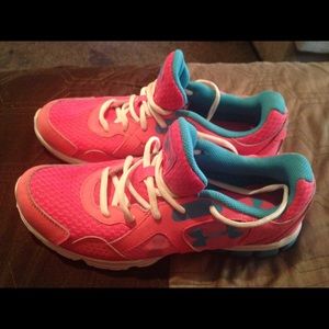 Under armor brand new tennis shoes