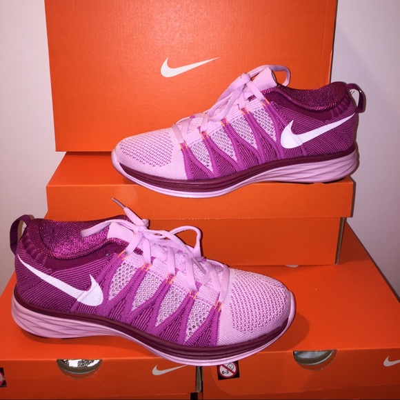 ❌SOLD❌Women Nike Flyknit - Picture 2 of 3