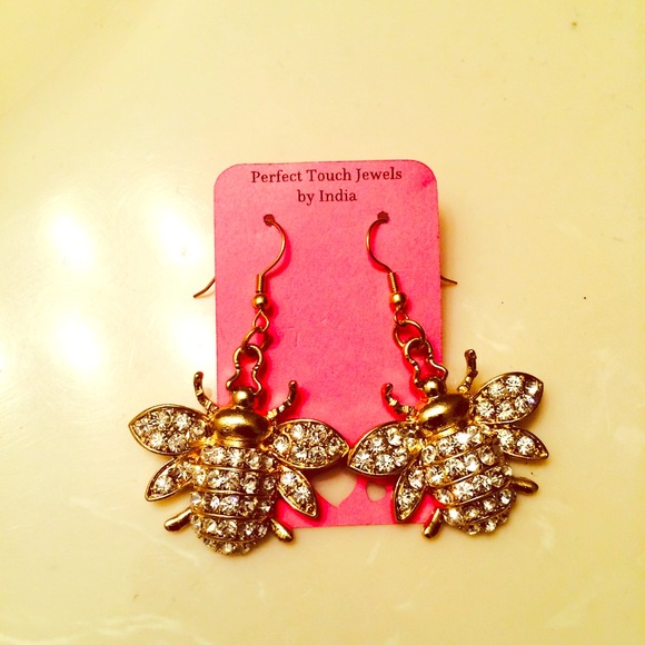 Accessories - Crystal Bumblebee Earrings💁🏽🐝✨