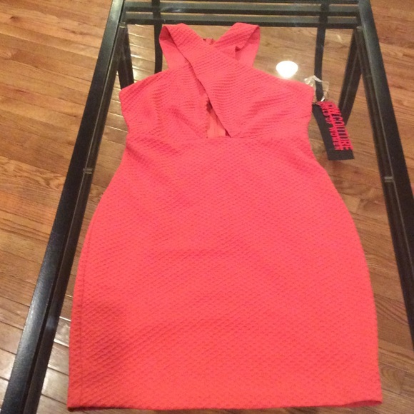 💥💥SALE 💥💥Coral body con dress! NWT - Picture 2 of 4