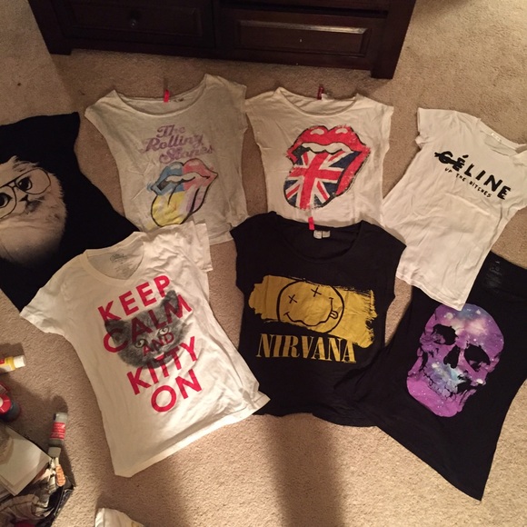 GRAPHIC TEES !!