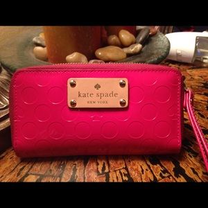 A Kate Spade wrist/wallet and a pocket for phone