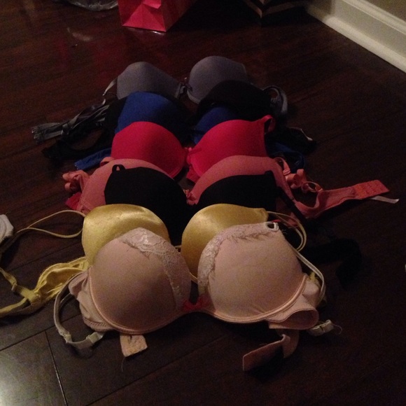 8 34B bras.