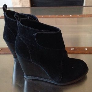 BcbgGeneration black suede wedge boots