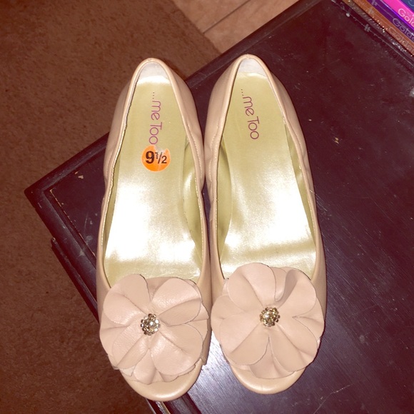 Flat nude peep toe flats