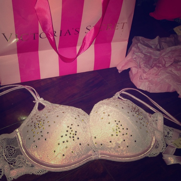 32 B Victoria secret bra
