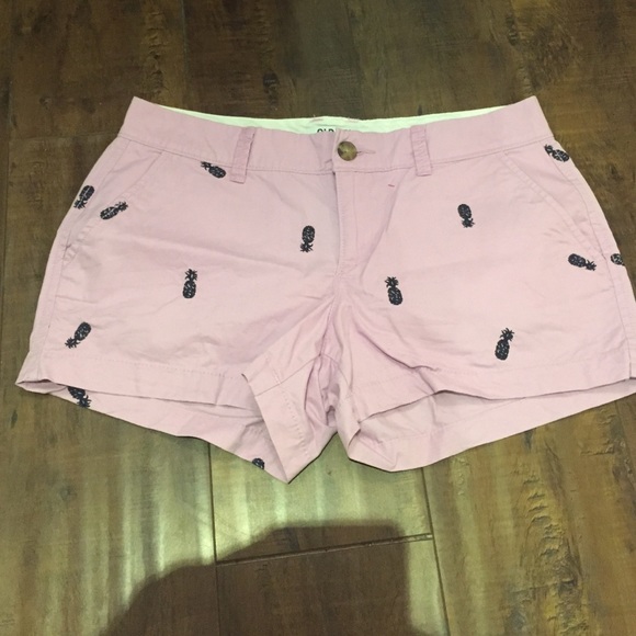 Lilac/pineapple pattern shorts