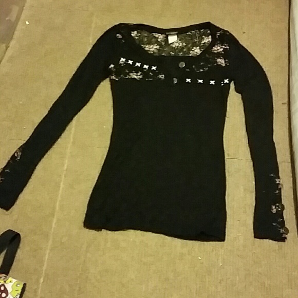 Black shirt