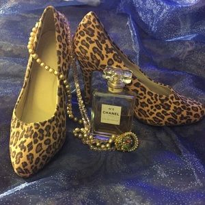 BOGO Vintage 🐾 Beastie Pumps