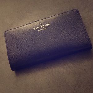 Kate Spade Bi-Fold Wallet!