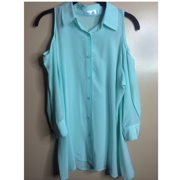 Chloe Rose 100% silk cold shoulder top.