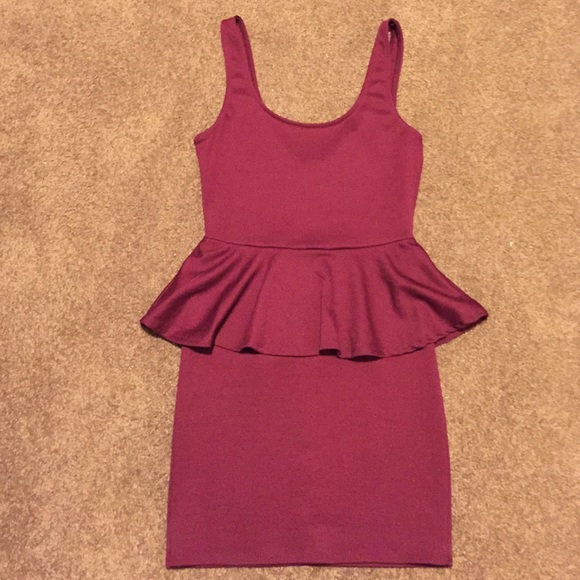 Simple Dress - Picture 2 of 4