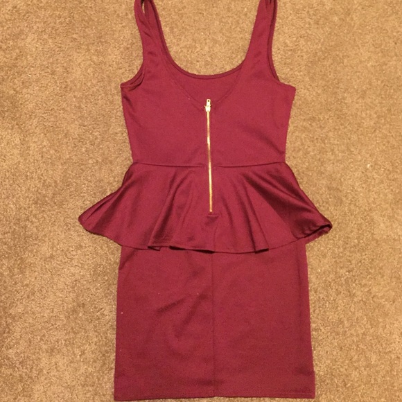 Simple Dress - Picture 3 of 4