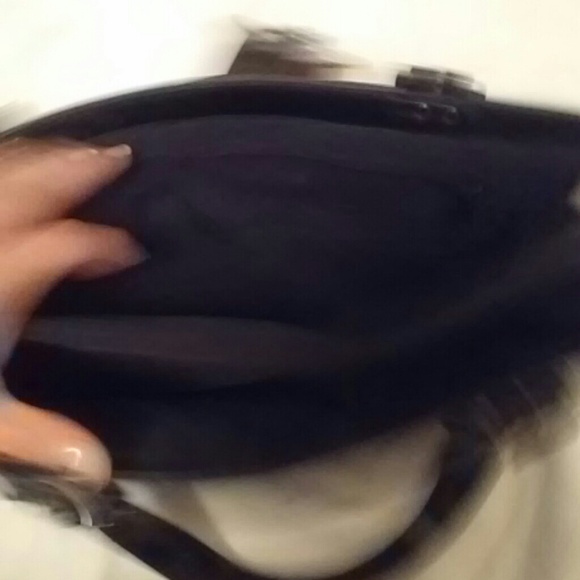 Guess purse - Picture 4 of 4