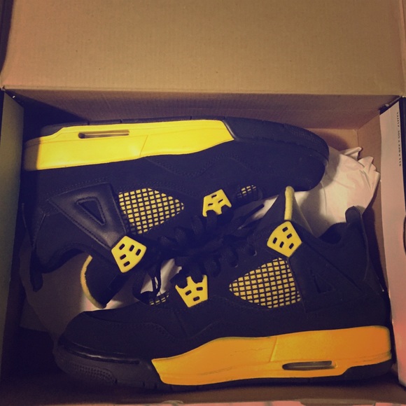 Air Jordan Retro Thunder 4