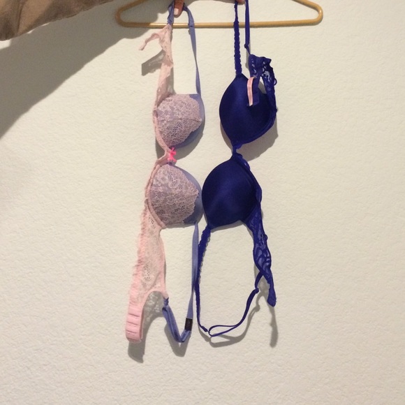 2 Victoria secret bras