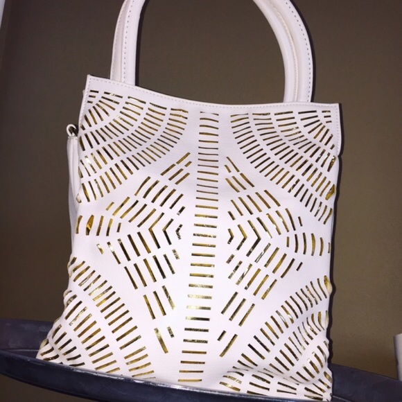 NWT White laser cutout handbag - Picture 2 of 3