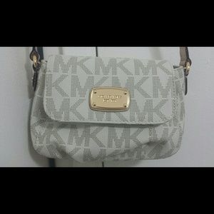 Authentic Michael Kors crossbody bag (brandnew)