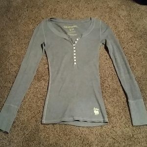 Grey longlsleeved tee shirt