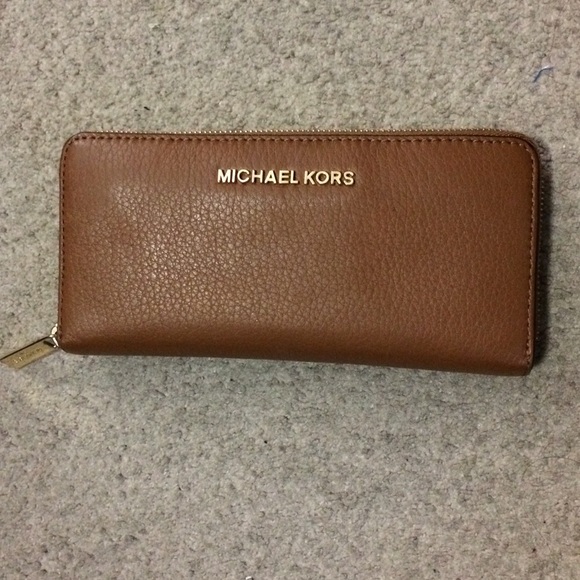 SOLD❗️Michael Kors wallet - Picture 1 of 4
