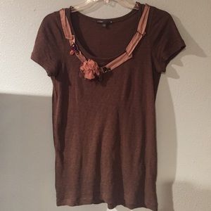 Beautiful olive-green top with a neckline design