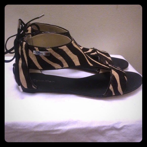 Flat sandals