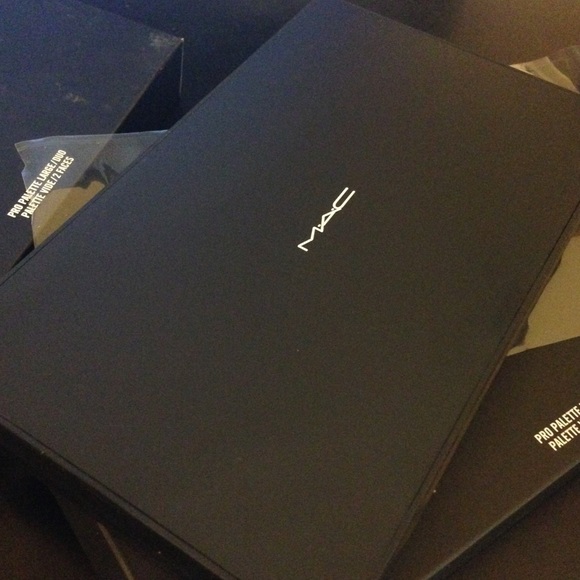 2 MAC Pro Palettes
