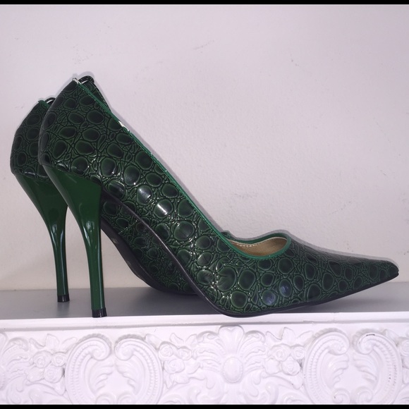 ⛔️SOLD⛔️Green pumps with strap