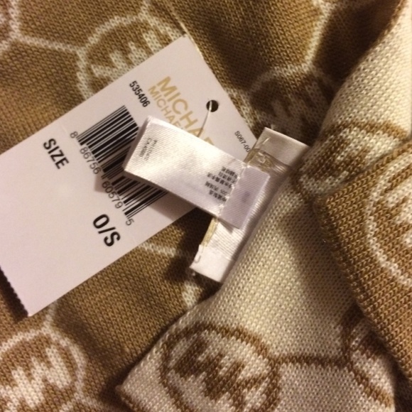 Brown and white Michael Kors scarf. - Picture 4 of 4