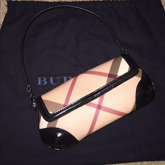 Burberry Handbags - Burberry clutch❤️