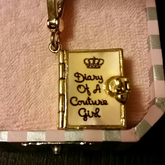 Bundle for @juicycouture62 "Diary" & cupcake