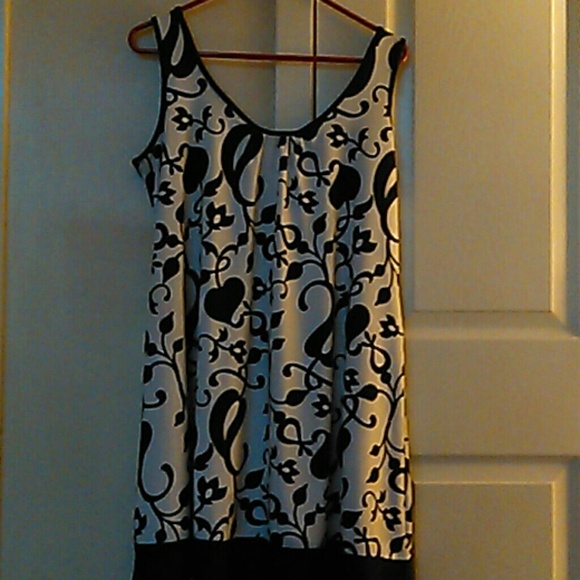 Dress - Picture 3 of 3