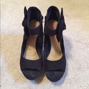 Black high heels with bows