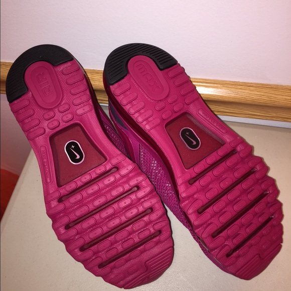 💥SOLD💥Women's Nike AirMax - Picture 3 of 3