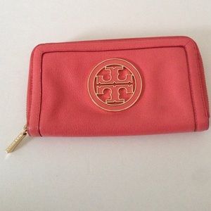 Pink Tory Burch wallet perfect condition