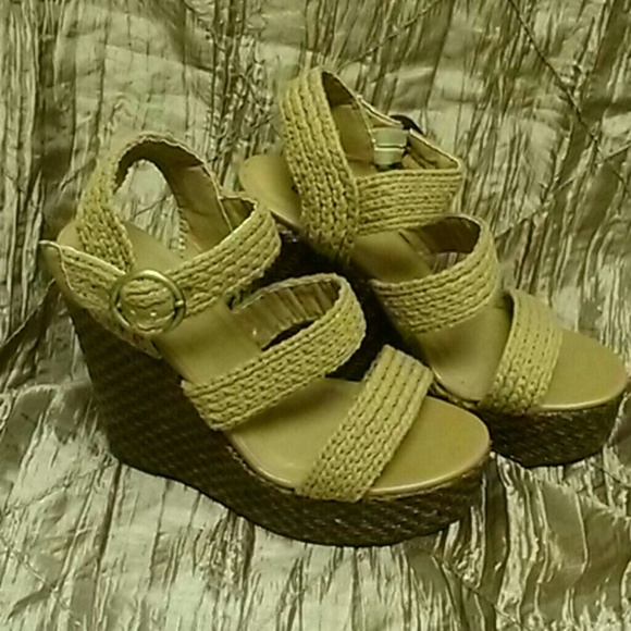 Wedge shoes - Picture 1 of 3