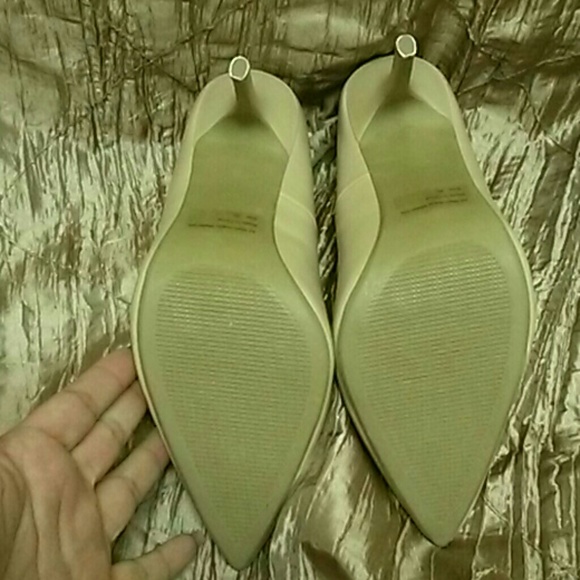 pointed heels - Picture 2 of 3