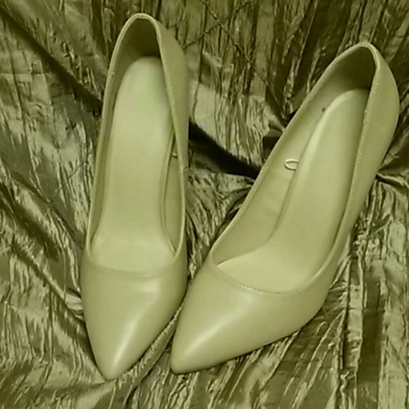 pointed heels - Picture 3 of 3