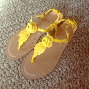 Yellow sandals 💛