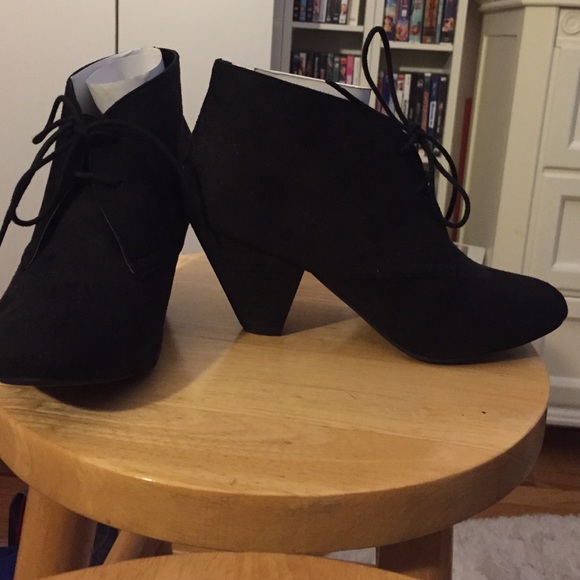 suede black booties!!