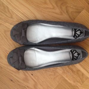 Gray Bow Flats