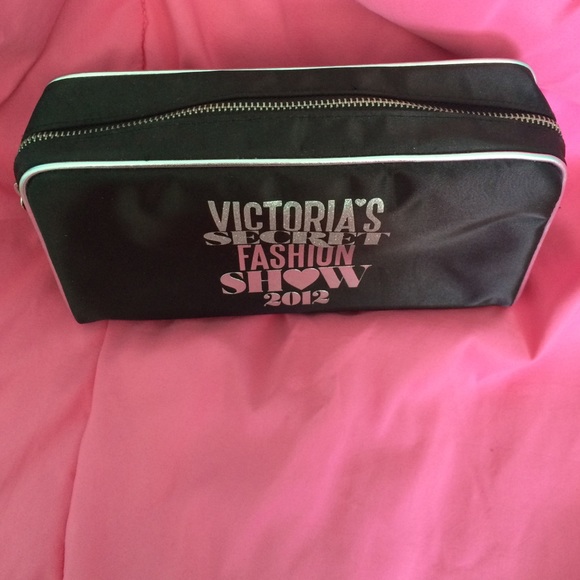 Makeup Bag - Picture 2 of 4
