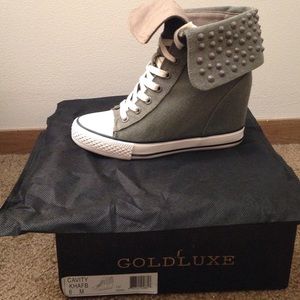 Goldluxe wedge sneaker in Olive size 6