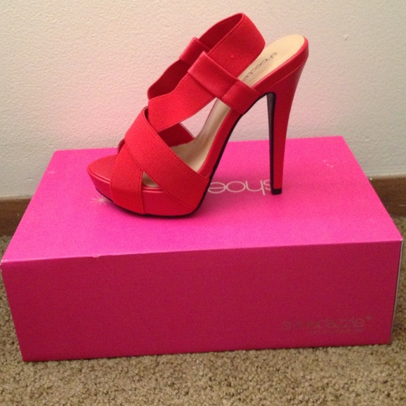 NEW!! Shoedazzle sz 6 red Jacinda heel