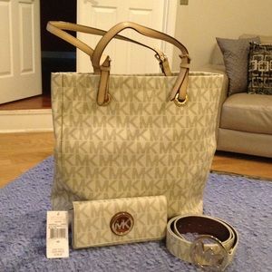 MK Signature Jet Set North South Tote in Vanilla
